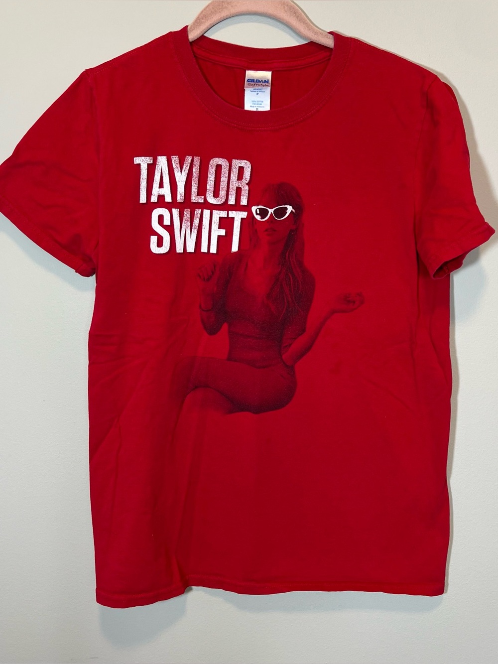 Taylor Swift‎ Red Tour Retro Shirt Small